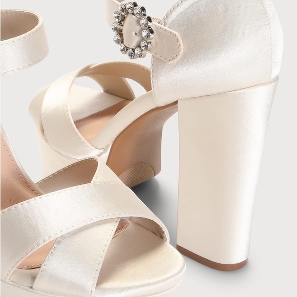 LULUS Crushest White Satin Rhinestone Ankle-Strap Chunky Heels Size 8.5 NEW - Picture 14 of 15